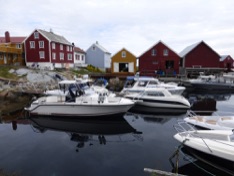 Grip houses with boats